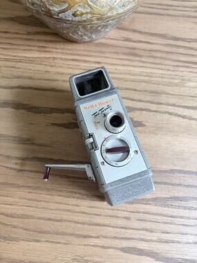 Vintage 1950s Bell & Howell Two Twenty 8MM Movie Camera Vintages Camera
